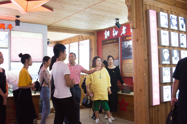 音乐系党总支到资源开展主题现场教育活动