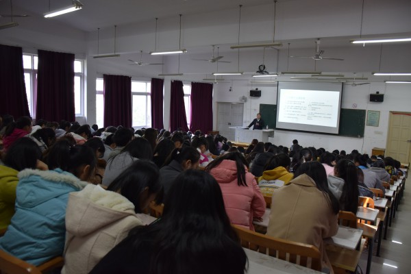 学校举办“金融是什么”主题讲座