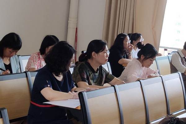 谢明副校长深入课堂听课