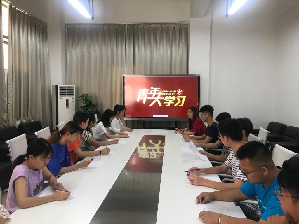 美术系开展“学习新思想,争做新青年”主题交流活动