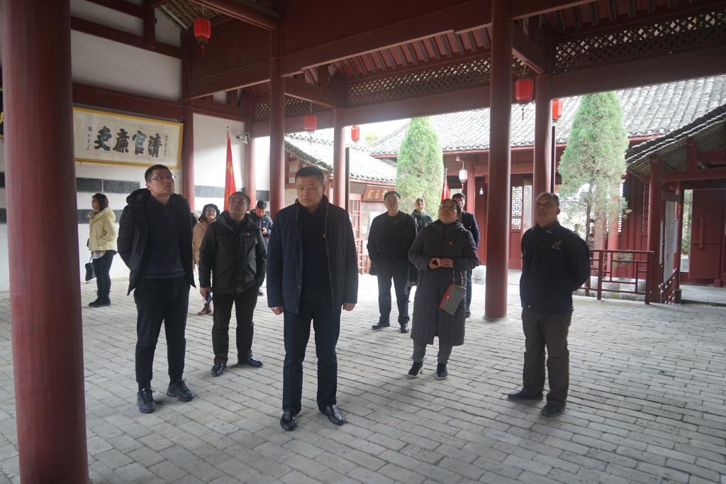 校党政办支部全体党员参观陈宏谋故居