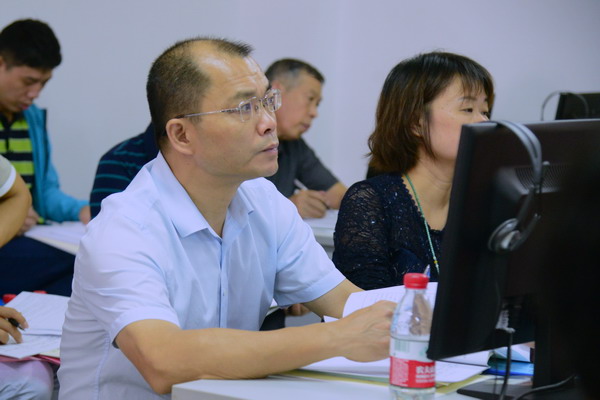 陈慕杰校长在数学与计算机技术系听课
