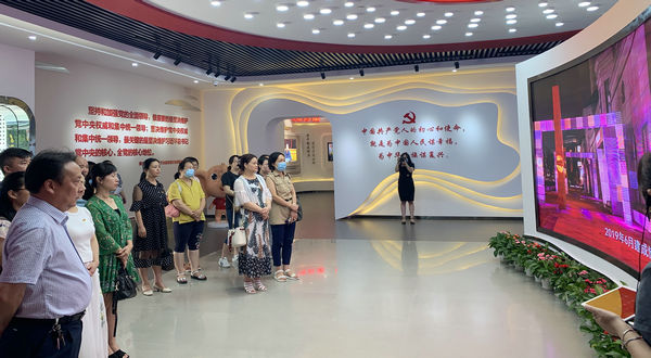 外旅系党总支开展人民至上暨廉政教育主题党日活动