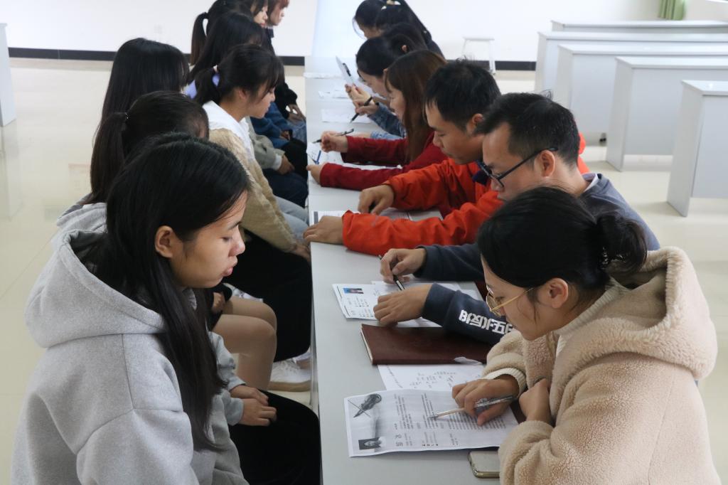 经济管理系教工党支部开展毕业生简历诊断一对一服务活动