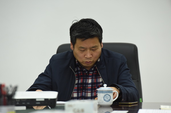 中心组成员蒋家安在会上做交流发言
