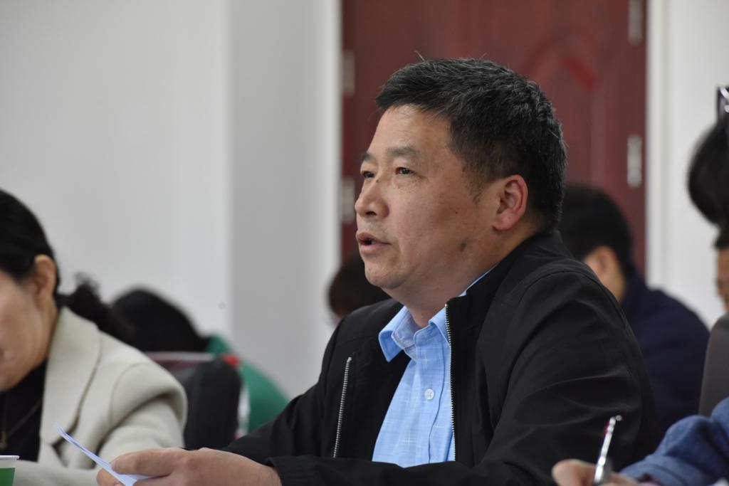 中心组成员就学习贯彻党的十九届六中全会精神,加强学校宣传思想工作作交流发言