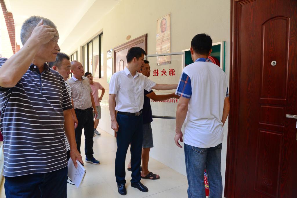 李辉副校长检查消防设施