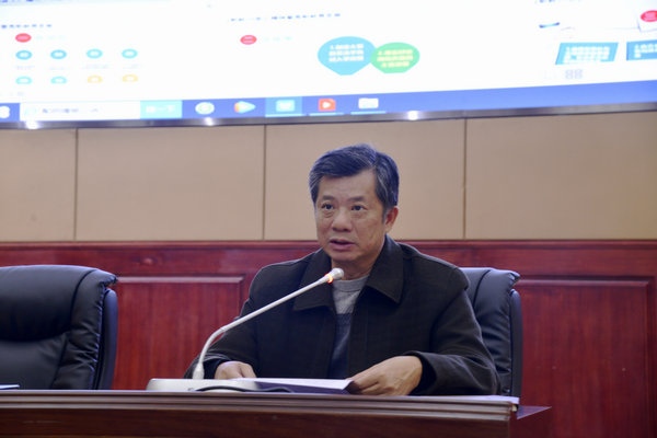 何红雨副校长主持讲座