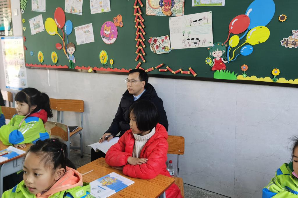 李新华副校长到副校随堂听课