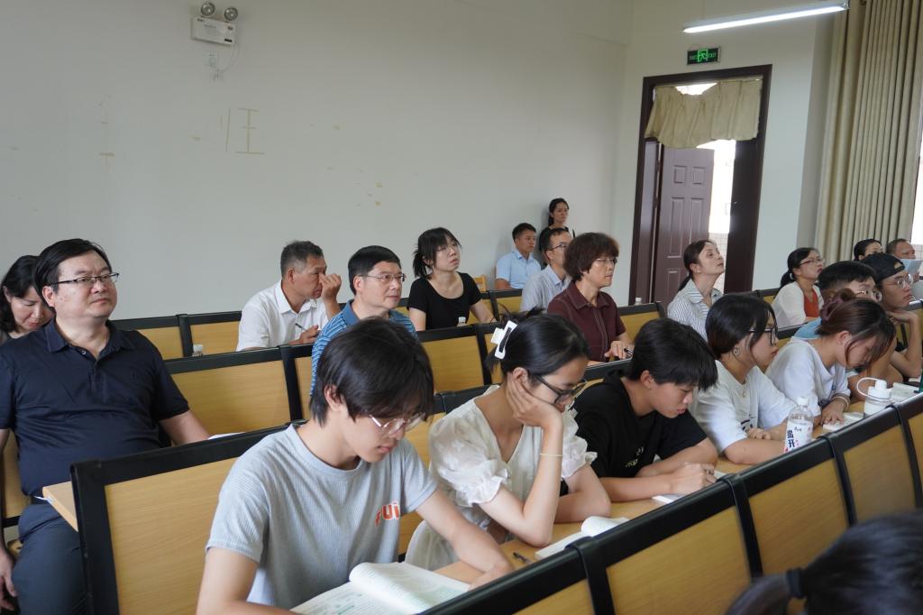 蒋伟副书记等校领导到马院听课调研