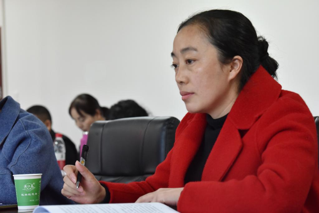 中心组成员就学习贯彻党的十九届六中全会精神,做好学校青年团员工作作交流发言