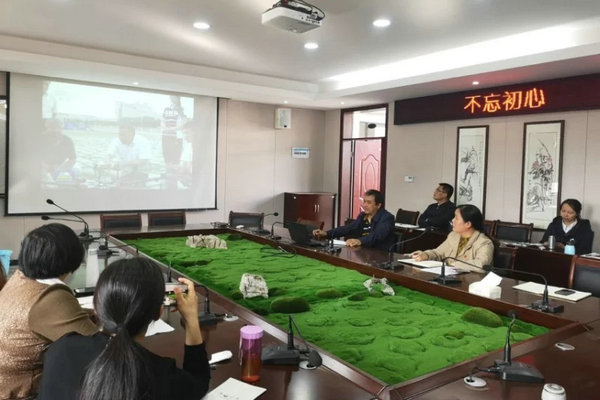 中文系党总支开展学习优秀共产党员先进典型事迹活动
