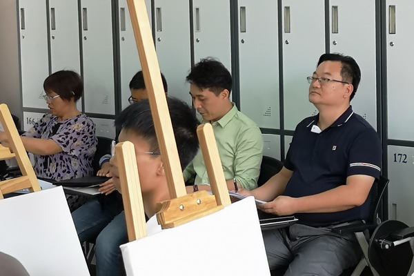 纪委书记刘先锋深入课堂听课