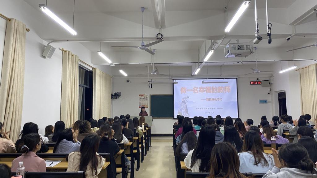 邓翠荣老师与学生分享职业成长历程