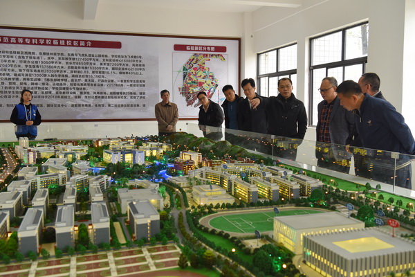 调研组一行参观我校沙盘