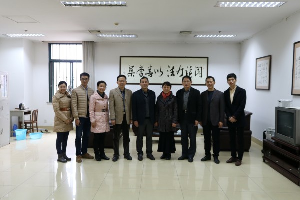 我校考察组在泰山医学院阅读疗法研究基地合影留念