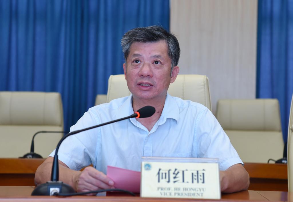 何红雨副校长在交流会上致辞